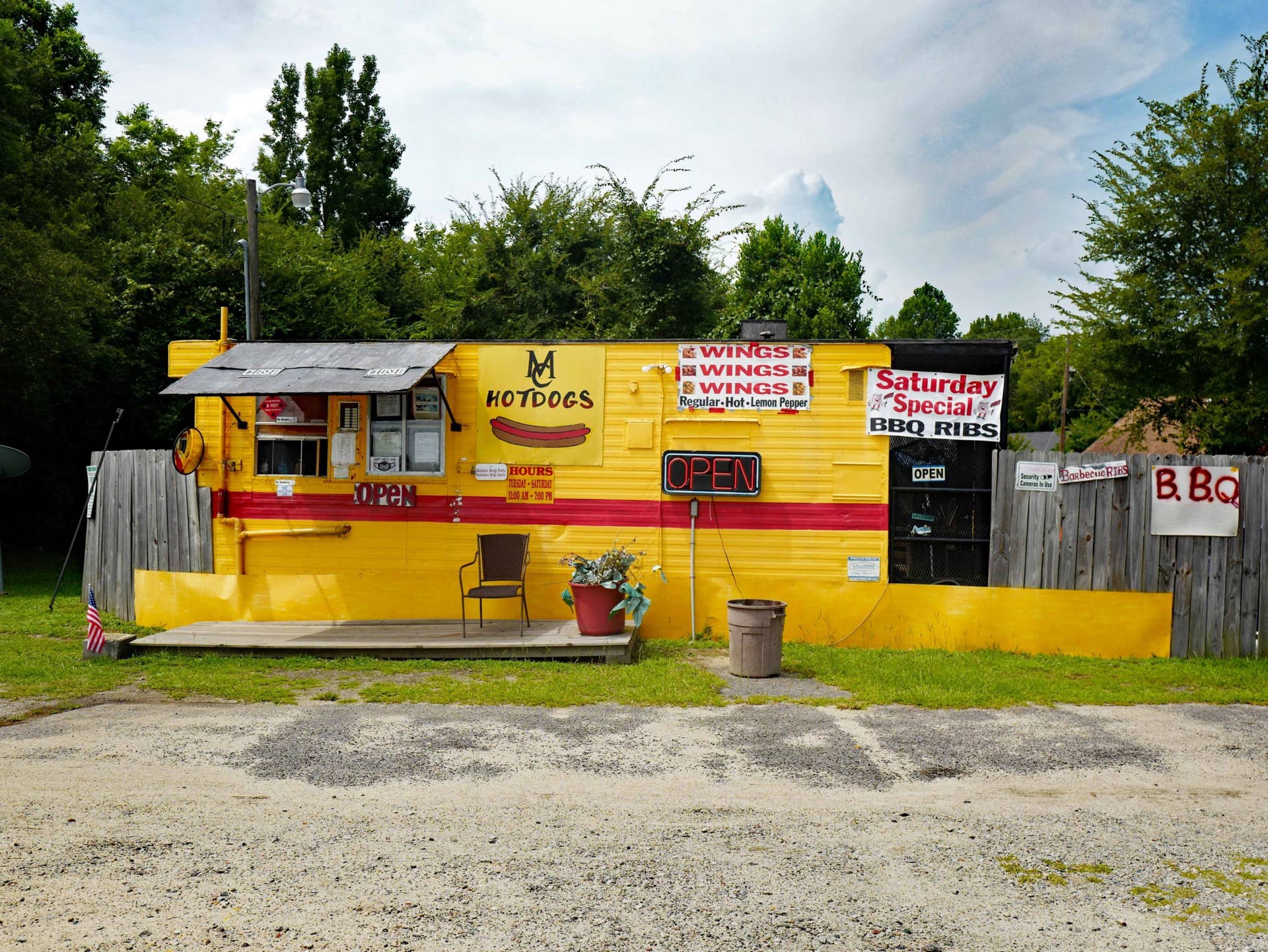 MC Hotdog Stand | Georgia Soul BBQ & Dogs - Roadfood