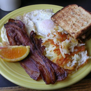 Diner breakfast: bacon, eggs, hash browns & toast