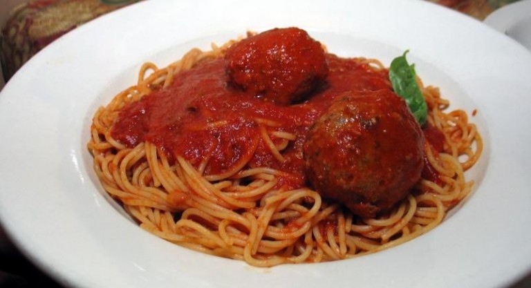 Roseland Apizza - Spaghetti & Meatballs | Roadfood